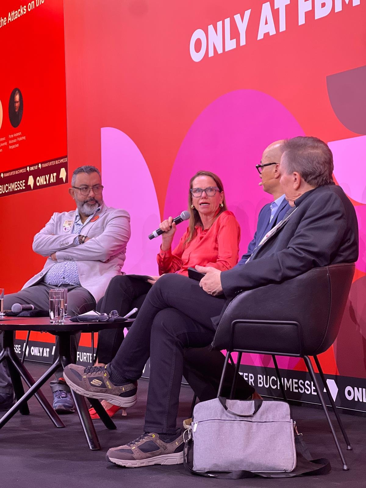 როგორ დავიცვათ „თავისუფლებათა სამება“? – გამომცემლების პასუხი ფრანკფურტიდან | IPA